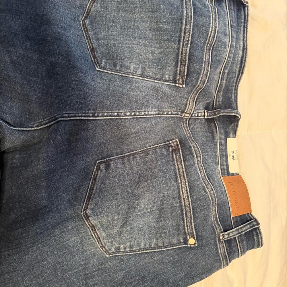 Judy Blue Relaxed Fit Blue Jeans with Distressed Look